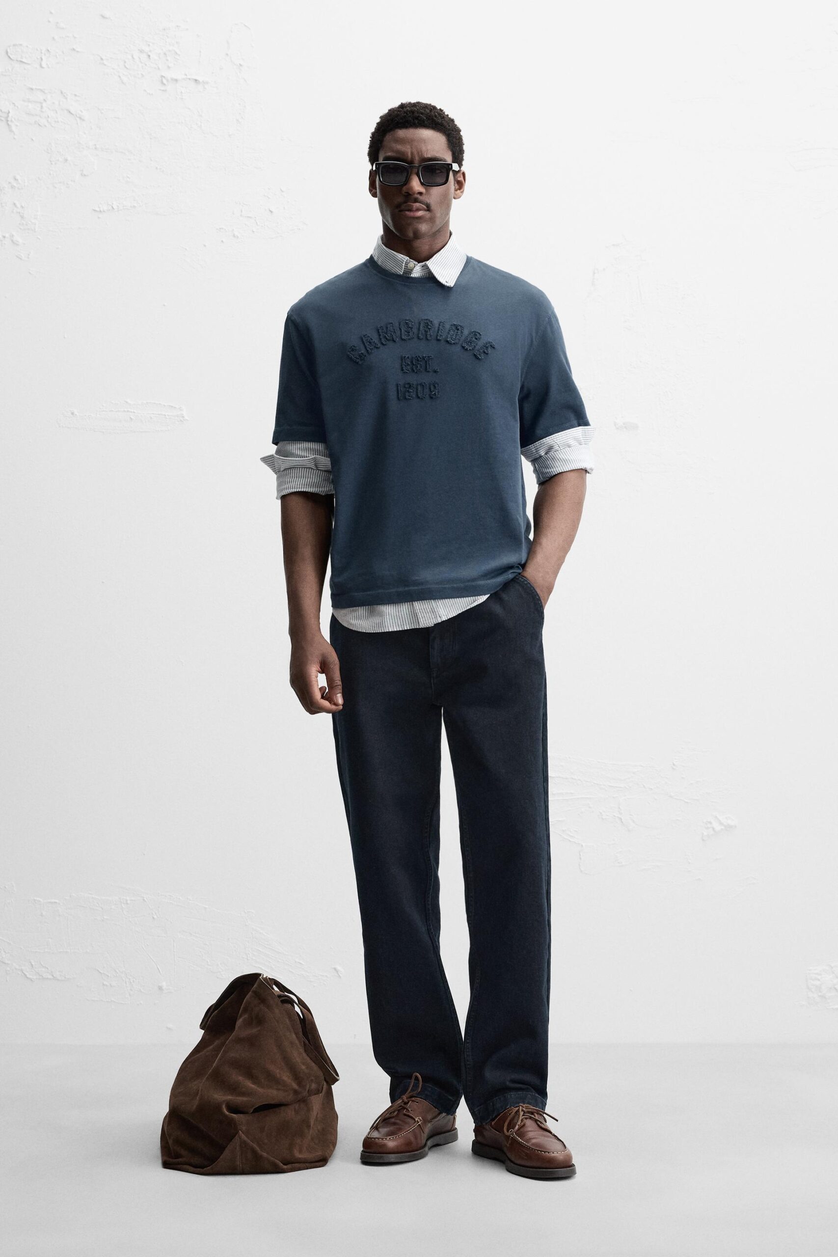 CAMBRIDGE© EMBOSSED TEXT T-SHIRT